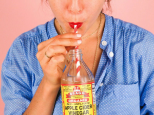 How Drinking Raw Apple Cider Vinegar Can Help You Get Firm & Cute (It’s Not What You Think)